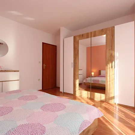 Guest house And Sanja
